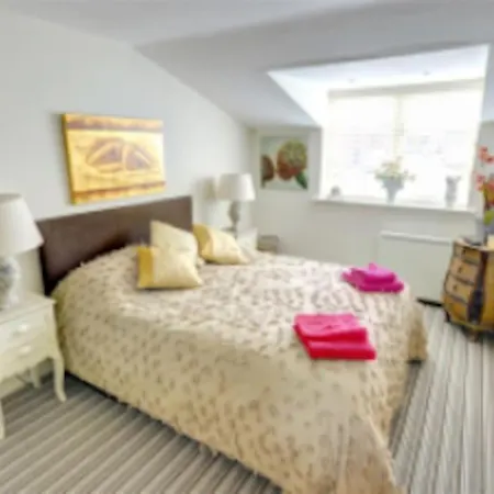 Gabriel's - Beautiful Nestled In The Old Town Scarborough